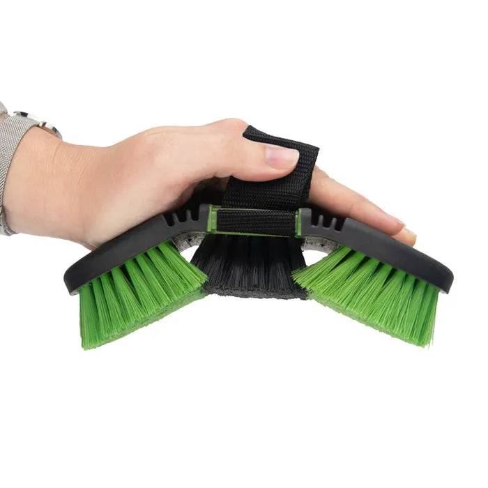 EQUINE FLEXIBLE BODY BRUSH